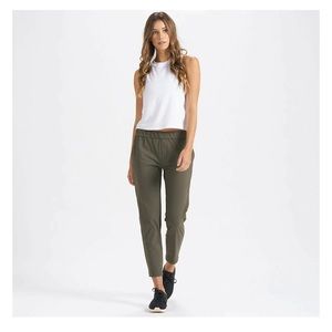 NWOT Vuori Mikes ankle pant